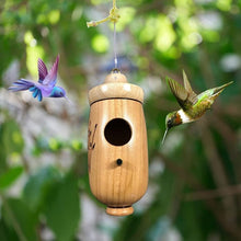 Laden Sie das Bild in den Galerie-Viewer, 🐦Hölzernes Kolibri-Haus - Geschenk für Naturliebhaber