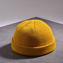 Laden Sie das Bild in den Galerie-Viewer, Kurz gestrickte Fischermütze