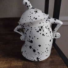 Laden Sie das Bild in den Galerie-Viewer, Tasse mit Haltung