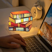 Laden Sie das Bild in den Galerie-Viewer, Bunte Tischlampe aus Harz