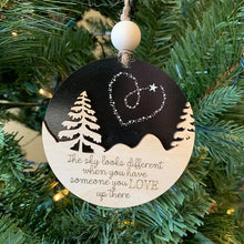 Laden Sie das Bild in den Galerie-Viewer, Weihnachtsbaum-Doppelanhänger aus Holz