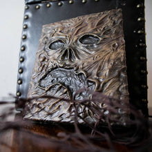 Laden Sie das Bild in den Galerie-Viewer, Necronomicon-Dekoration