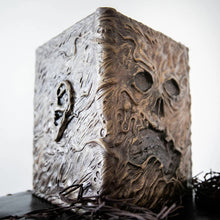 Laden Sie das Bild in den Galerie-Viewer, Necronomicon-Dekoration