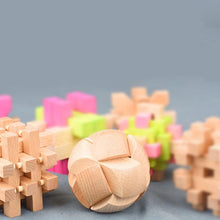 Laden Sie das Bild in den Galerie-Viewer, Holz Kong Ming Lock Spielzeug