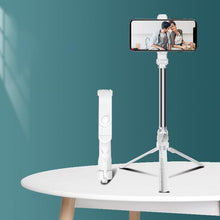 Laden Sie das Bild in den Galerie-Viewer, SMART SELFIE STICK