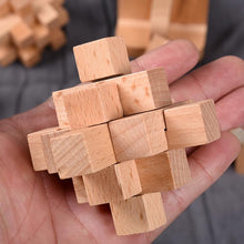 Laden Sie das Bild in den Galerie-Viewer, Holz Kong Ming Lock Spielzeug