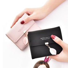 Laden Sie das Bild in den Galerie-Viewer, Blatt dreifach gefaltete kurze Brieftasche