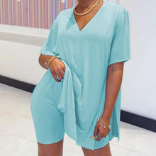 Laden Sie das Bild in den Galerie-Viewer, Batwing Sleeve Top &amp; Short Set mit V-Ausschnitt