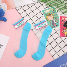 Laden Sie das Bild in den Galerie-Viewer, Bunte Buchstaben-Eisstrümpfe