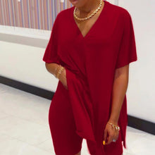 Laden Sie das Bild in den Galerie-Viewer, Batwing Sleeve Top &amp; Short Set mit V-Ausschnitt