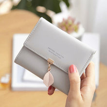 Laden Sie das Bild in den Galerie-Viewer, Blatt dreifach gefaltete kurze Brieftasche