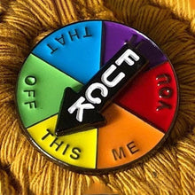 Laden Sie das Bild in den Galerie-Viewer, Lustige rotierende Abzeichen