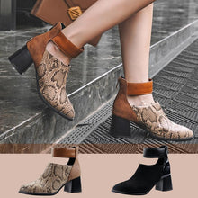 Laden Sie das Bild in den Galerie-Viewer, Farblich passende Stiefeletten mit dickem Absatz