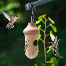 Laden Sie das Bild in den Galerie-Viewer, 🐦Hölzernes Kolibri-Haus - Geschenk für Naturliebhaber