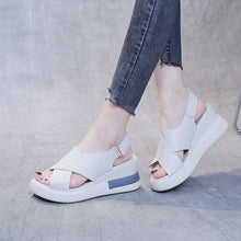 Laden Sie das Bild in den Galerie-Viewer, Plateau Sandalen mit Fischmaul