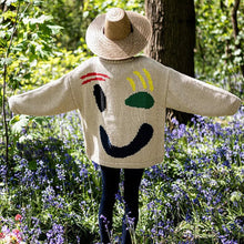 Laden Sie das Bild in den Galerie-Viewer, Lässiger Pullover mit Smiley-Muster