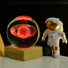 Laden Sie das Bild in den Galerie-Viewer, 🪄50% Rabatt✨3D Galaxy Kristallkugel Nachtlicht Dekorlampe