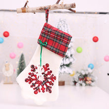 Laden Sie das Bild in den Galerie-Viewer, Weihnachtsbaumschmuck Strumpfhalter