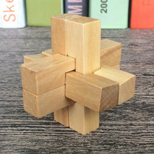 Laden Sie das Bild in den Galerie-Viewer, Holz Kong Ming Lock Spielzeug