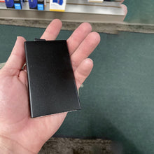 Laden Sie das Bild in den Galerie-Viewer, 🔥heißer Ausverkauf🔥Diebstahlsicherer Kartenhalter aus Aluminium