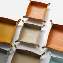 Laden Sie das Bild in den Galerie-Viewer, Kunstleder Schmuck Tablett Nachttisch Organizer