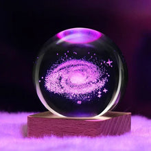 Laden Sie das Bild in den Galerie-Viewer, 🪄50% Rabatt✨3D Galaxy Kristallkugel Nachtlicht Dekorlampe