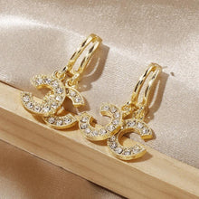 Laden Sie das Bild in den Galerie-Viewer, C-förmige schicke Zirkonohrringe