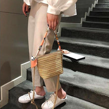 Laden Sie das Bild in den Galerie-Viewer, Rattantasche mit Schal, Handtasche oder Umhängetasche