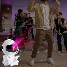 Laden Sie das Bild in den Galerie-Viewer, Sternenhimmel-Projektionslampe In Astronautenform