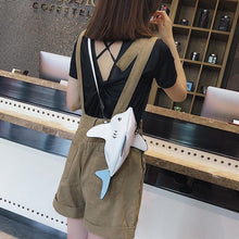 Laden Sie das Bild in den Galerie-Viewer, Kleine Hai-Umhängetasche