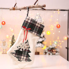 Laden Sie das Bild in den Galerie-Viewer, Weihnachtsbaumschmuck Strumpfhalter