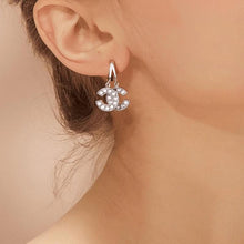 Laden Sie das Bild in den Galerie-Viewer, C-förmige schicke Zirkonohrringe