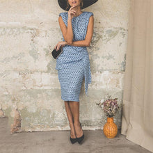 Laden Sie das Bild in den Galerie-Viewer, Dünnes ärmelloses Kleid mit Tupfen