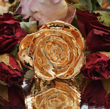 Laden Sie das Bild in den Galerie-Viewer, 24 Karat Gold Rose