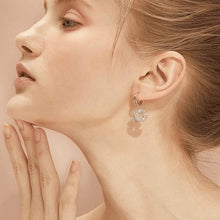 Laden Sie das Bild in den Galerie-Viewer, C-förmige schicke Zirkonohrringe