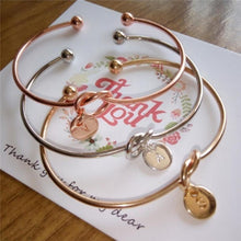 Laden Sie das Bild in den Galerie-Viewer, Modisches Briefarmband
