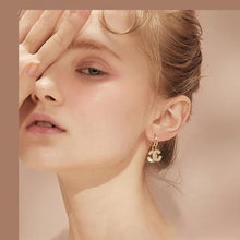Laden Sie das Bild in den Galerie-Viewer, C-förmige schicke Zirkonohrringe