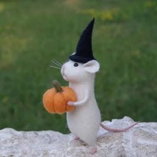 Laden Sie das Bild in den Galerie-Viewer, Filzmaus Halloween Ornament