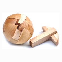 Laden Sie das Bild in den Galerie-Viewer, Holz Kong Ming Lock Spielzeug