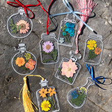 Laden Sie das Bild in den Galerie-Viewer, 🌸Transparente Trockenblumen-Lesezeichen