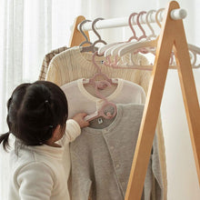 Laden Sie das Bild in den Galerie-Viewer, Einziehbarer Kleiderbügel für Kinder