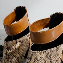 Laden Sie das Bild in den Galerie-Viewer, Farblich passende Stiefeletten mit dickem Absatz