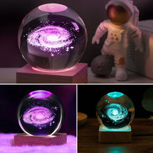 Laden Sie das Bild in den Galerie-Viewer, 🪄50% Rabatt✨3D Galaxy Kristallkugel Nachtlicht Dekorlampe